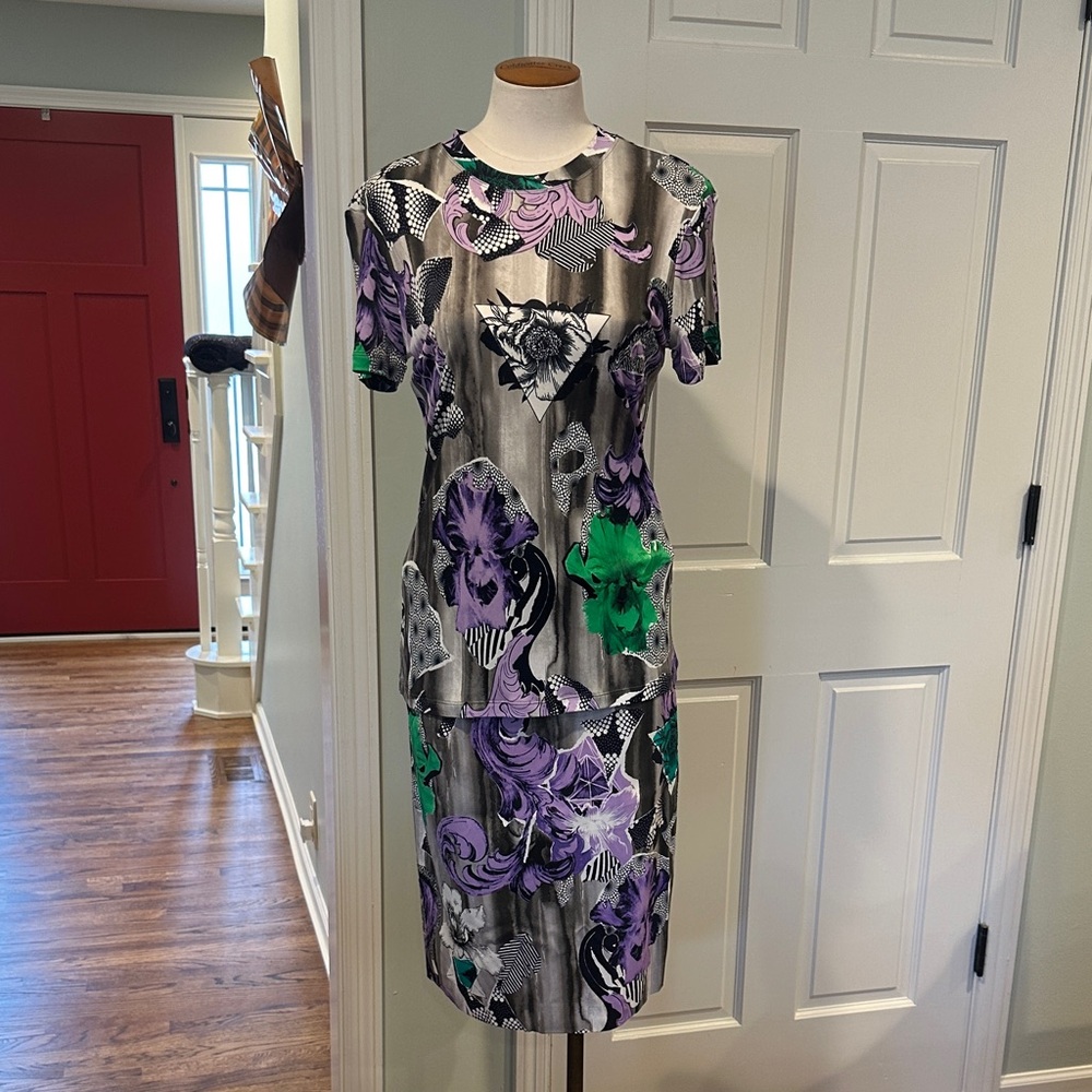 NWT Versace Abstract Artsy Lavan Top (Sz 46) & Pencil Skirt (Sz 44) Set